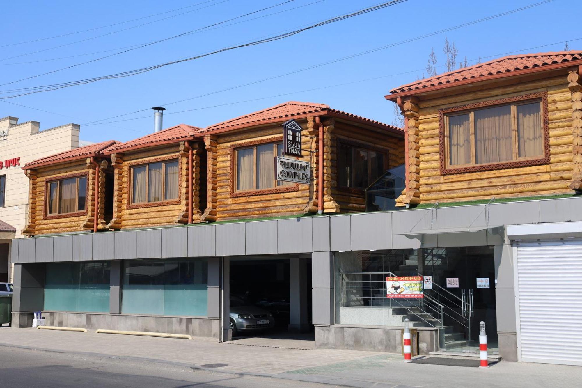 יירבאן Tnak Hotel מראה חיצוני תמונה